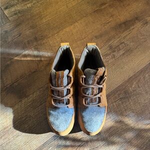 Women’s sorel kinetic caribou boots.